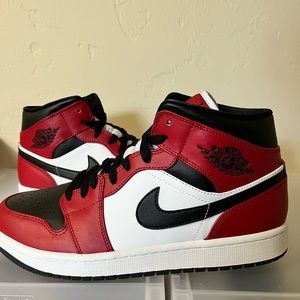 Nike Air Jordan 1 Mid shoes